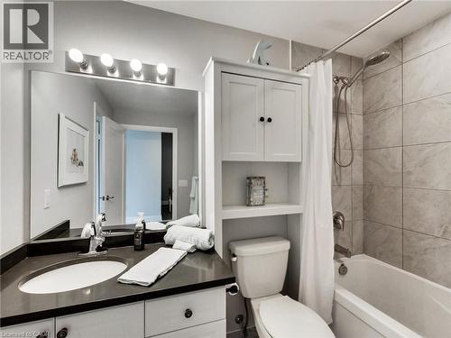 16 Concord Place Unit# 318, Grimsby, ON - Indoor Photo Showing Bathroom