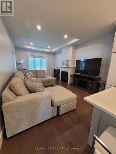 355 Northport Drive, Saugeen Shores, ON - Indoor Photo Showing Living Room
