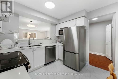 69 - 80 Acorn Place, Mississauga, ON - Indoor Photo Showing Kitchen