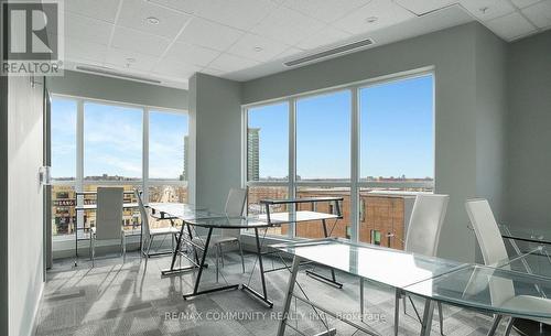1708 - 1 Victoria Street, Kitchener, ON - Indoor Photo Showing Dining Room