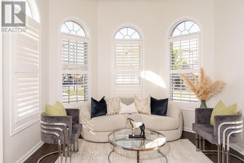 720 Stagg Gardens, Milton, ON - Indoor Photo Showing Living Room