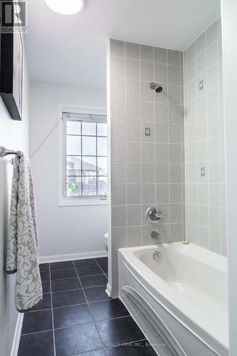 720 Stagg Gardens, Milton, ON - Indoor Photo Showing Bathroom