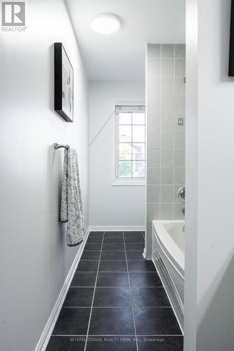 720 Stagg Gardens, Milton, ON - Indoor Photo Showing Bathroom