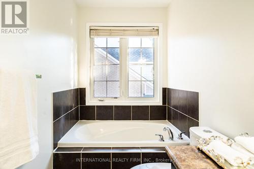 720 Stagg Gardens, Milton, ON - Indoor Photo Showing Bathroom