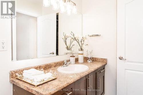 720 Stagg Gardens, Milton, ON - Indoor Photo Showing Bathroom