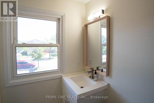 3290 Cambourne Crescent, Mississauga, ON - Indoor Photo Showing Bathroom