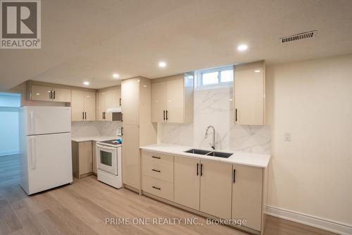 3290 Cambourne Crescent, Mississauga, ON - Indoor Photo Showing Kitchen With Double Sink