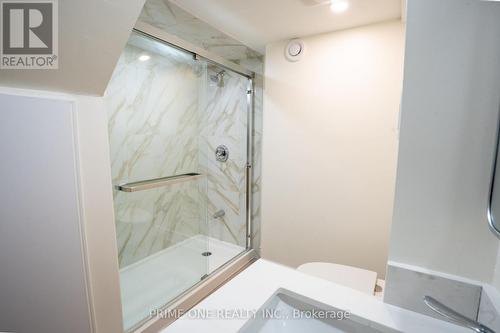 3290 Cambourne Crescent, Mississauga, ON - Indoor Photo Showing Bathroom