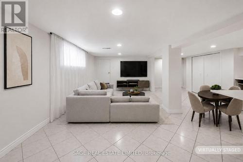 521 Glen Park Avenue, Toronto, ON - Indoor
