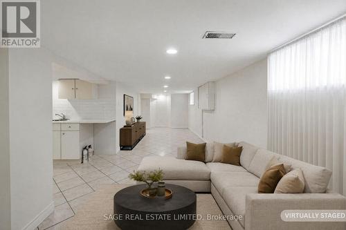 521 Glen Park Avenue, Toronto, ON - Indoor Photo Showing Living Room