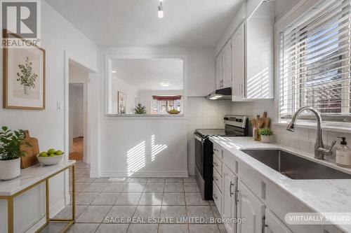 521 Glen Park Avenue, Toronto, ON - Indoor Photo Showing Kitchen