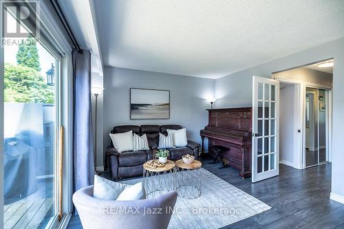 1324 Astra Court, Oshawa (Eastdale), ON - Indoor Photo Showing Living Room