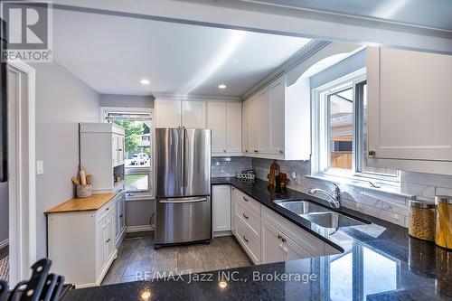 1324 Astra Court, Oshawa (Eastdale), ON - Indoor Photo Showing Kitchen With Double Sink