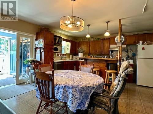547 County Rd 36, Trent Lakes, ON - Indoor Photo Showing Dining Room