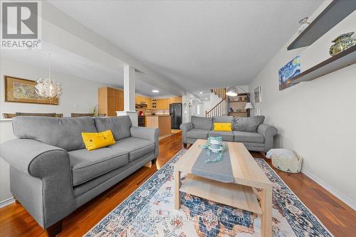 115 Fairlop Way, Ottawa, ON - Indoor Photo Showing Living Room