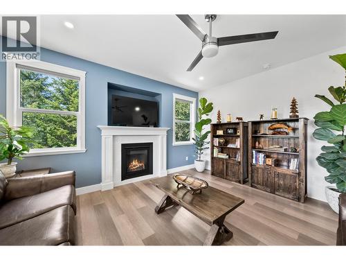 2592 Alpen Paradies Road Unit# 58, Blind Bay, BC - Indoor Photo Showing Living Room With Fireplace