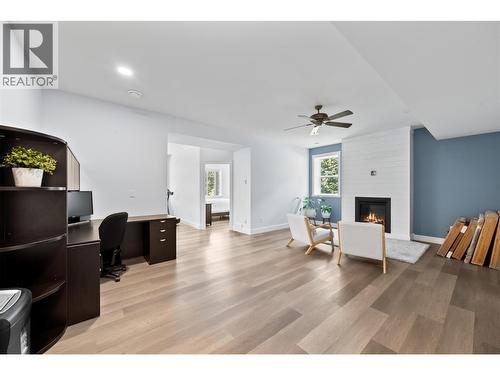 2592 Alpen Paradies Road Unit# 58, Blind Bay, BC - Indoor With Fireplace