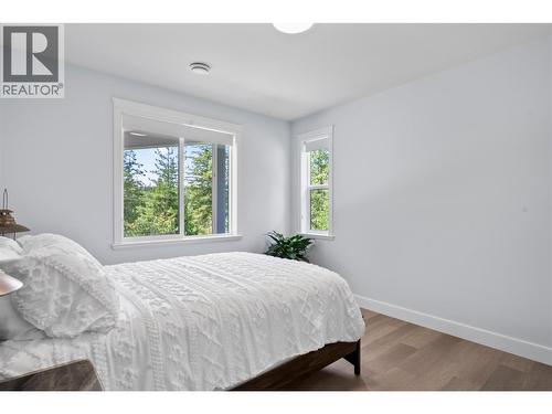 2592 Alpen Paradies Road Unit# 58, Blind Bay, BC - Indoor Photo Showing Bedroom
