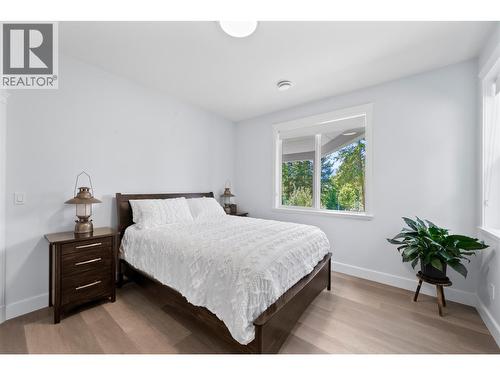 2592 Alpen Paradies Road Unit# 58, Blind Bay, BC - Indoor Photo Showing Bedroom