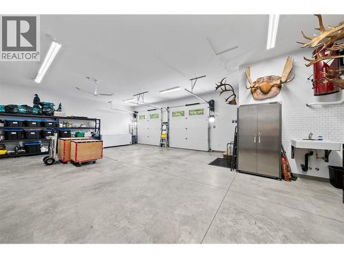 2592 Alpen Paradies Road Unit# 58, Blind Bay, BC - Indoor Photo Showing Garage