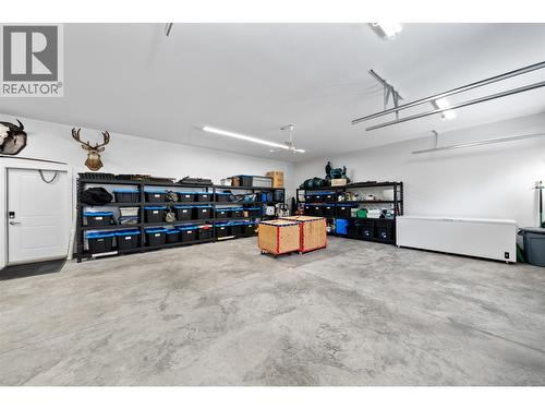 2592 Alpen Paradies Road Unit# 58, Blind Bay, BC - Indoor Photo Showing Garage