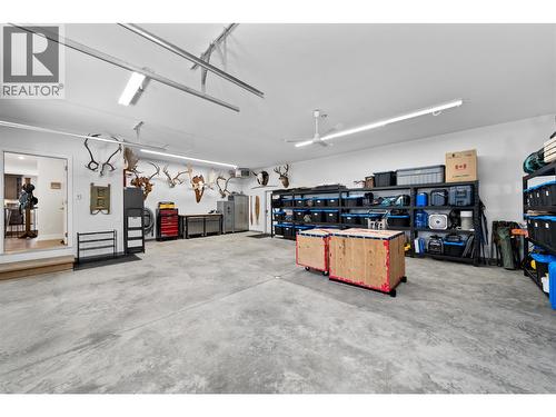 2592 Alpen Paradies Road Unit# 58, Blind Bay, BC - Indoor Photo Showing Garage