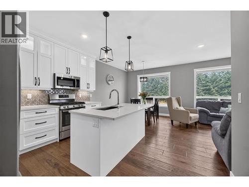 1791 10 Street Sw Unit# 27, Salmon Arm, BC - Indoor Photo Showing Kitchen With Upgraded Kitchen