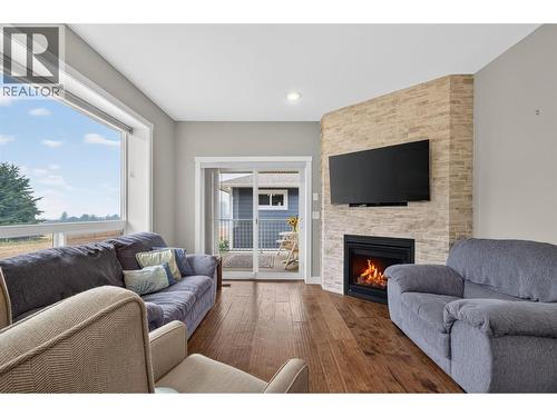 1791 10 Street Sw Unit# 27, Salmon Arm, BC - Indoor Photo Showing Living Room With Fireplace