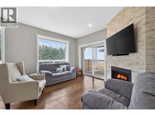 1791 10 Street Sw Unit# 27, Salmon Arm, BC - Indoor Photo Showing Living Room With Fireplace