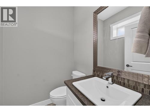 1791 10 Street Sw Unit# 27, Salmon Arm, BC - Indoor Photo Showing Bathroom
