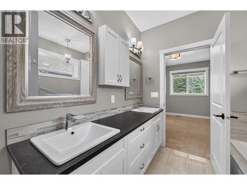 1791 10 Street Sw Unit# 27, Salmon Arm, BC - Indoor Photo Showing Bathroom