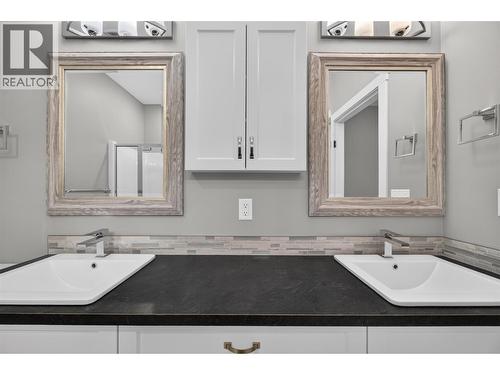 1791 10 Street Sw Unit# 27, Salmon Arm, BC - Indoor Photo Showing Bathroom