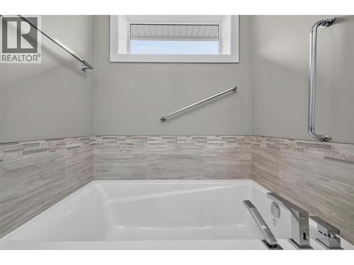 1791 10 Street Sw Unit# 27, Salmon Arm, BC - Indoor Photo Showing Bathroom