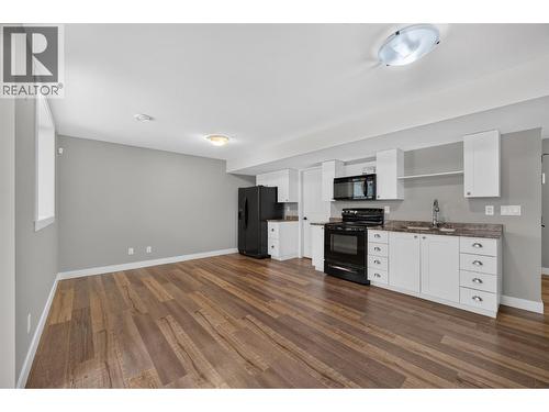 1791 10 Street Sw Unit# 27, Salmon Arm, BC - Indoor Photo Showing Kitchen With Double Sink