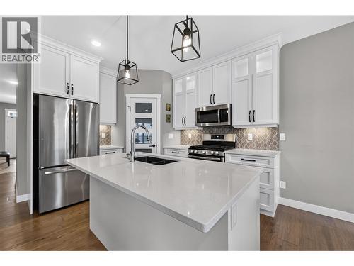1791 10 Street Sw Unit# 27, Salmon Arm, BC - Indoor Photo Showing Kitchen With Upgraded Kitchen