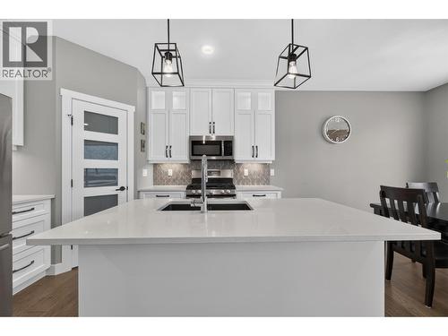 1791 10 Street Sw Unit# 27, Salmon Arm, BC - Indoor Photo Showing Kitchen With Upgraded Kitchen