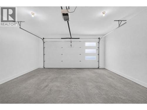 1791 10 Street Sw Unit# 27, Salmon Arm, BC - Indoor Photo Showing Garage