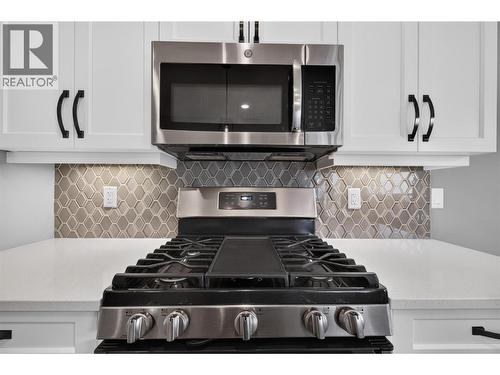 1791 10 Street Sw Unit# 27, Salmon Arm, BC - Indoor Photo Showing Kitchen With Upgraded Kitchen
