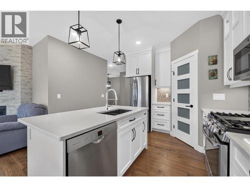 1791 10 Street Sw Unit# 27, Salmon Arm, BC - Indoor Photo Showing Kitchen With Double Sink With Upgraded Kitchen