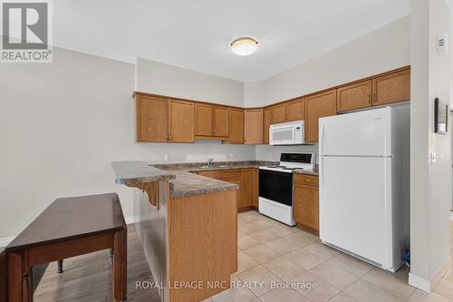 Breakfast Bar - 82 Maple Street, Port Colborne (Sugarloaf), ON - Indoor Photo Showing Kitchen