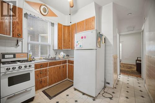 126 Close Avenue, Toronto, ON - Indoor Photo Showing Kitchen