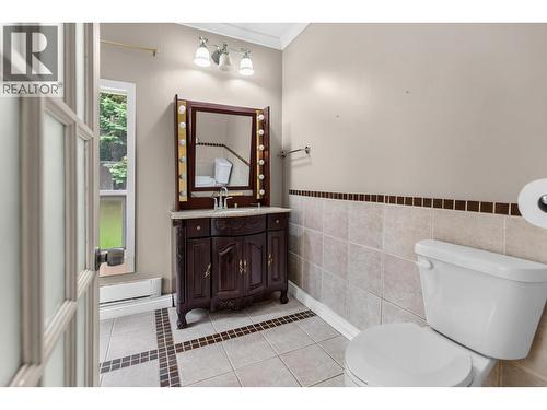 4016 Diamond Drive, Prince George, BC - Indoor Photo Showing Bathroom