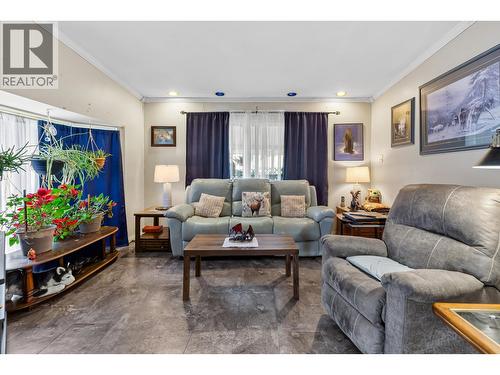 4016 Diamond Drive, Prince George, BC - Indoor Photo Showing Living Room