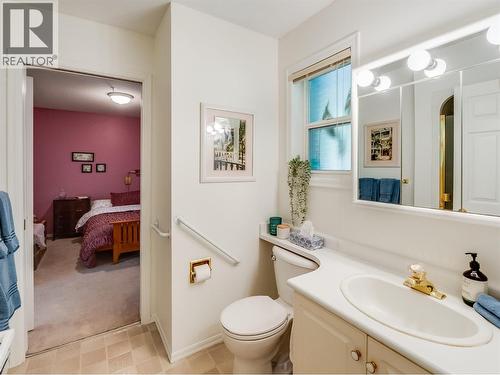 38 High Street Unit# 307, Nelson, BC - Indoor Photo Showing Bathroom