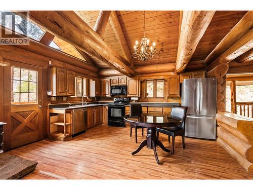 5876 Victoria Street, Peachland, BC - Indoor