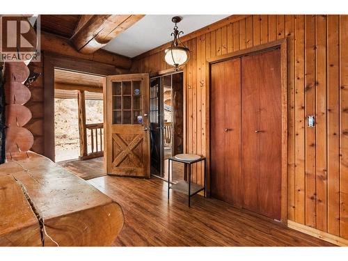 5876 Victoria Street, Peachland, BC - Indoor