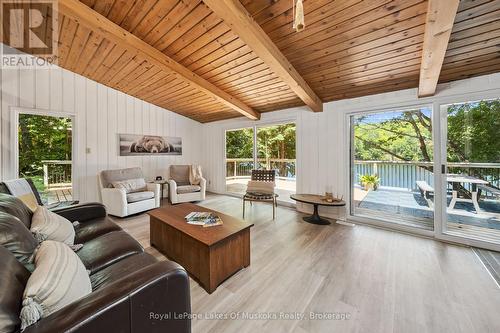1345 Sinclair Trail Kawagama Lake Trail, Algonquin Highlands (Sherborne), ON - Indoor Photo Showing Living Room