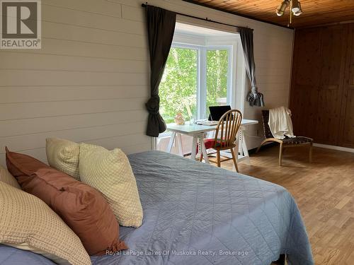 1345 Sinclair Trail Kawagama Lake Trail, Algonquin Highlands (Sherborne), ON - Indoor Photo Showing Bedroom