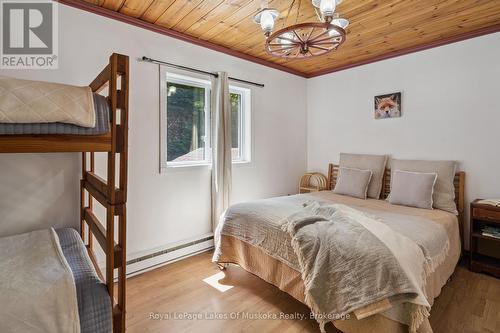 1345 Sinclair Trail Kawagama Lake Trail, Algonquin Highlands (Sherborne), ON - Indoor Photo Showing Bedroom