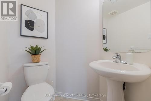 9 - 276 Keltie Private, Ottawa, ON - Indoor Photo Showing Bathroom